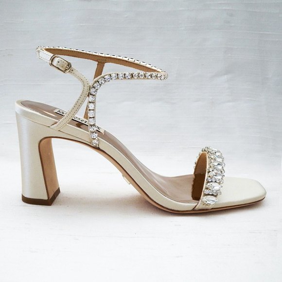 Badgley Mischka Marilee, Ivory Block Heel Wedding Sandals NWT - Picture 3 of 3